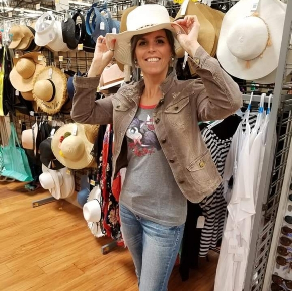 Meet your Posher, Alicia - Picture 6 of 7